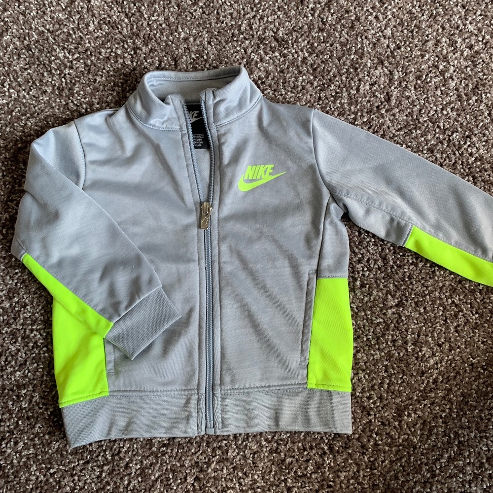 KIDS NIKE JACKET SIZE 18M